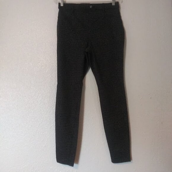 Time And True women's sizem M (8-10) gray and black animal print jeggings - Picture 1 of 16